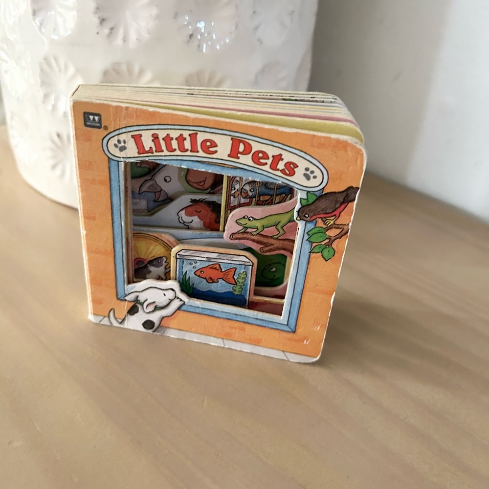 Vintage 1993 Little Pets Little Look In Mini Board Book Polly Jordan